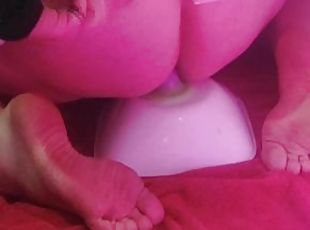 Incubator Bonus Vid. Stare at my soles while I ride this egg...