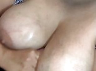 Gros nichons, Énorme, Maman et garçon, Public, Amateur, Milf, Maman, Branlette, Couple, Point de vue