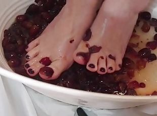 Toe wine or not Toe wine