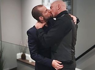 Hot daddies make out at wedding