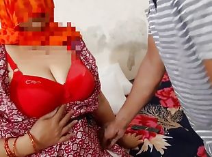 Desi Poonam Ko Tailar Ne Pela With Desi Bhabhi