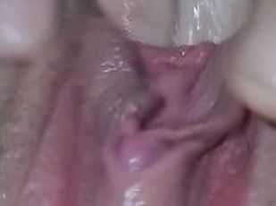 Fingering wifes tight juicy pussy till she squirts