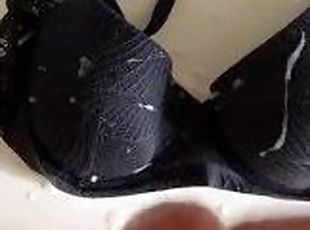 masturbation, giclée, amateur, ejaculation-sur-le-corps, hardcore, branlette, secousses, fétiche, solo, soutien-gorge