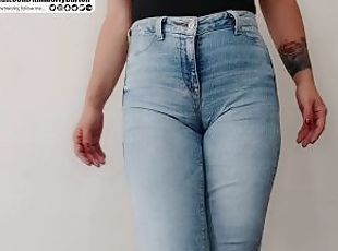 Blaue Jeans, große Brüste Kamelfuß / Camel toe in my blue jeans and big tits/ blue Jeans