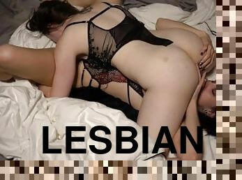 піхва-pussy, прихильник, мила, лесбіянка-lesbian, іграшка, фінгеринг, поцілунки, сперма, крихітна, брюнетка