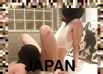 asiatic, masturbare-masturbation, orgasm, pasarica, tasnit, japoneza, latex, stand-pe-fata, femdom, masca