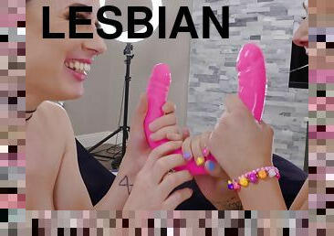 ציצי-גדול, כוס-pussy, סטראפ-און, זין-ענק, לסבית-lesbian, נוער, כוכבת-פורנו, פעם-ראשונה, יפה, זין