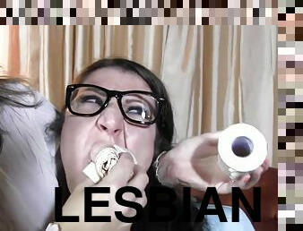 sayang, lesbian-lesbian, bdsm-seks-kasar-dan-agresif, menyumbat, brutal, bondage-seks-dengan-mengikat-tubuh, penghinaan, berambut-cokelat, dominasi-perempuan-dalam-sex