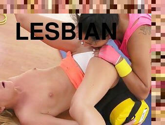 sayang, lesbian-lesbian, ruang-olahraga, jarak-dekat, latihan