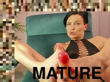 fichette, amatoriali, maturi, ragazze-giovani, mammine-mature, video-casalinghi, mamme, masturazione-con-dita, piedi, webcam