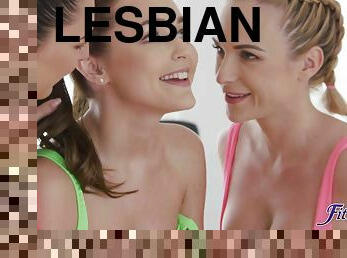 isot-tissit, pillu-pussy, venäläinen, lesbo-lesbian, kolmisin, suuteleminen, blondi, luonnollinen, lävistetty, tsekki