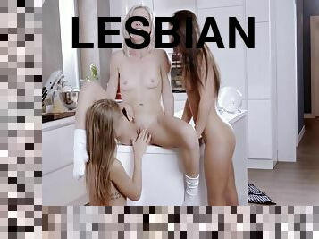 lesbian-lesbian, remaja, bintang-porno, bertiga, dapur, teransang, berambut-pirang