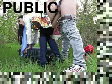 na-pieska, publiczne, robienie-loda, hardcore, pov, całowanie, młode18