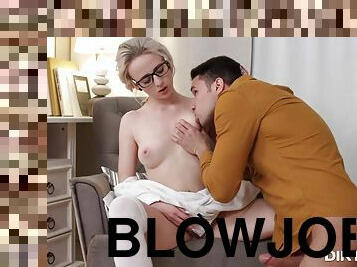 sayang, blowjob-seks-dengan-mengisap-penis, remaja, gambarvideo-porno-secara-eksplisit-dan-intens, muda-diatas-18, berambut-pirang