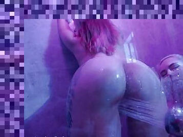 2 sexy girls in the shower