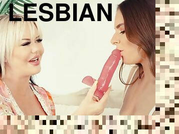 ציצי-גדול, אוננות, לסבית-lesbian, אמא-שאני-רוצה-לזיין, נוער, צעצוע, אמא, בלונדיני, בריטי, אמא-mother