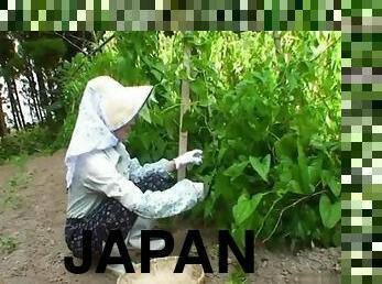 Japan milf outdoor and cumshot