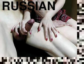 ruské, striekanie-semena, teenagerské, robenie-rukou, roztlieskavačka, spermie, malé-prsia