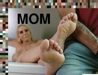 Vanessa Cage In Sneaky Feet Sex With His Girlfriends Mom