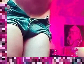 Bubble butt sissy in booty shorts????