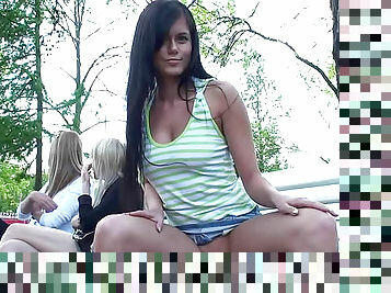 Hot babe shows off in the park