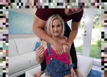Little lady Aria Banks shows a deserving stud a great time