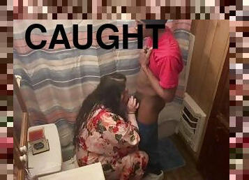 Caught stepmom in bathroom and she eat my dick