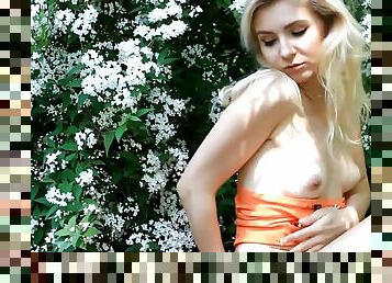 Amateur teen hot erotic solo in the garden