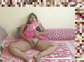 Indian big ass mom solo sex and masterbation herself.
