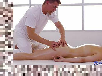 Steve Q fucks eighteen-year-old babe on the massage table