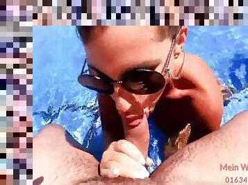 Sex Im Pool Milf Blowjob