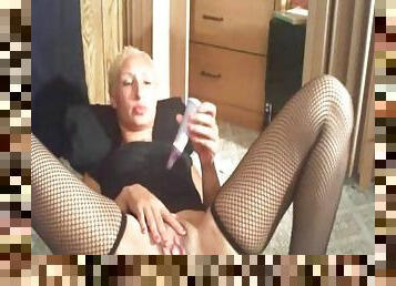 Amateur blonde masturbating on cam
