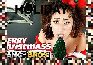 BANGBROS - Pervy Elves Kira Perez & Crystal Rush Get A Holiday Threesome From Santa Claus Derrick