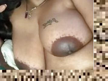 tetas-grandes, pezones, amateur, negra-ebony, madurita-caliente, negra, regordeta, cachonda, madre, a-solas