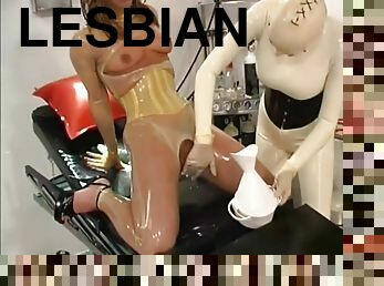 pisser, lesbienne, jouet, doigtage, latex, examen-gyno, insertion