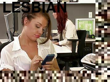 vagina-pussy, lesbian-lesbian, permainan-jari, berciuman, sofa, tato