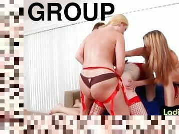 teta-grande, troca-de-papeís, amador, babes, chupanços, brinquedo, sexo-em-grupo, cfnm, ação, domínio