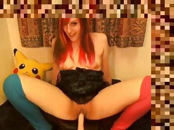 Solo emo babe rides a fuck toy on livecam