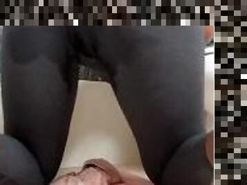 ebony pee w/ yoga pants