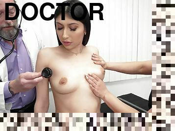 Nympho doctor loves screwing hard core with hot patient