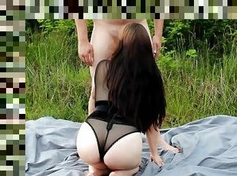 en-plein-air, public, amateur, fellation, milf, maman, ejaculation-interne, mère, brunette