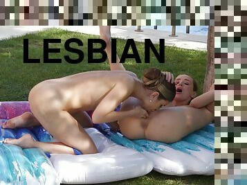 gros-nichons, masturbation, chatte-pussy, russe, lesbienne, blonde, naturel, piscine, petits-seins