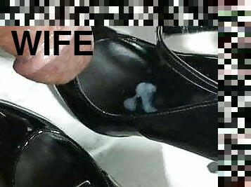 Cum on xhamster friends wife&#039;s heels