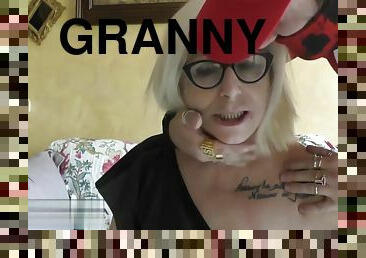 gros-nichons, granny, fellation-profonde, belle-femme-ronde, sur-le-visage, blonde, italien, par-voie-orale, tatouage, audition