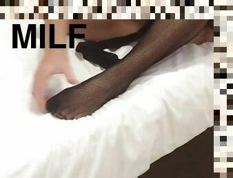 Milf Foot wanking my guy until he comes yum yum!!