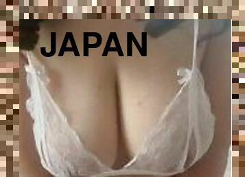 J Cup Japanese Big Tits Mature Wife Emi A one-size-fits-all bra that is too small and slips off easi