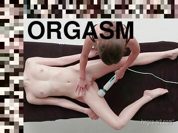 Heidi Romanova - String Of Orgasms Massage