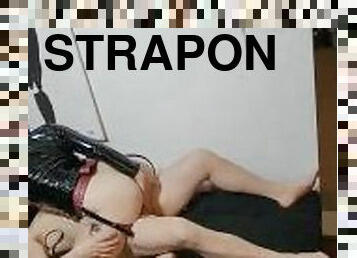 cur, pasarica, strapon, anal, jucarie, laba, slclav, picioare, frumoasa, dildo