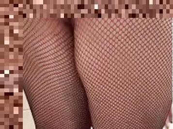 GIRL IN FISHNETS PISSES HERSELF