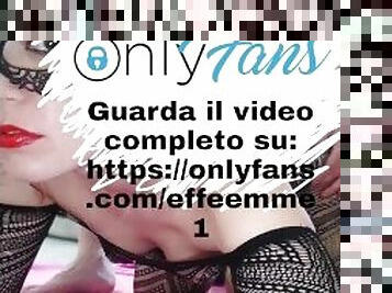 Moglie italiana sega con mani e piedi e rovina l'orgasmo 3 volte